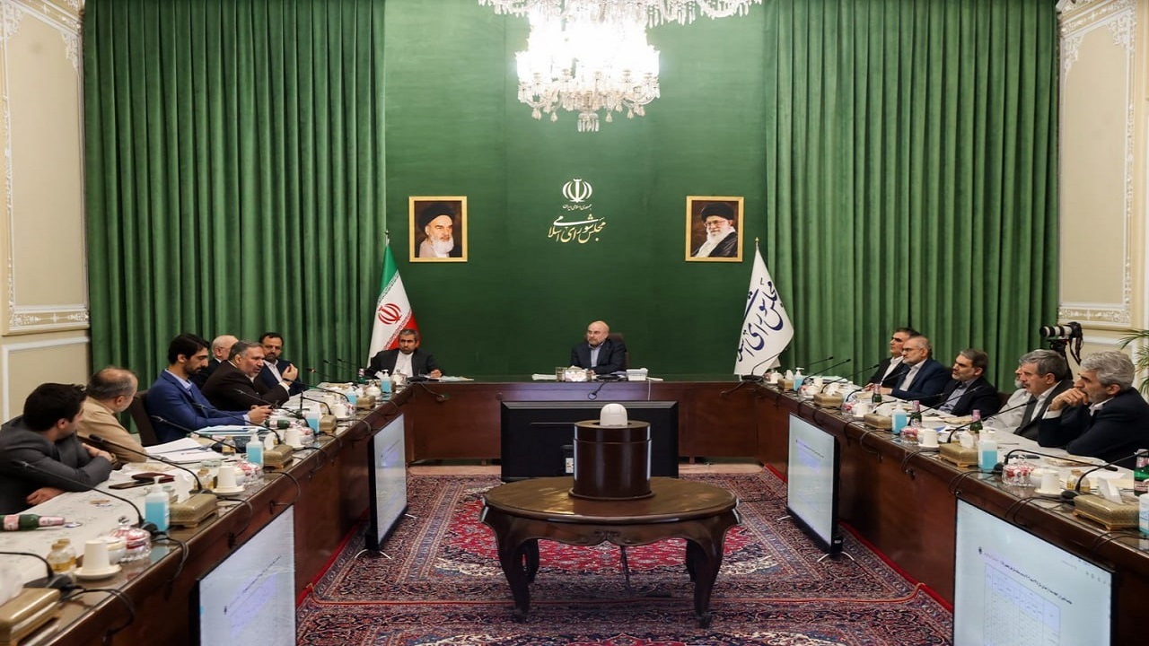 منتظر برنامۀ بانک مرکزی برای مدیریت بازار ارز هستیم