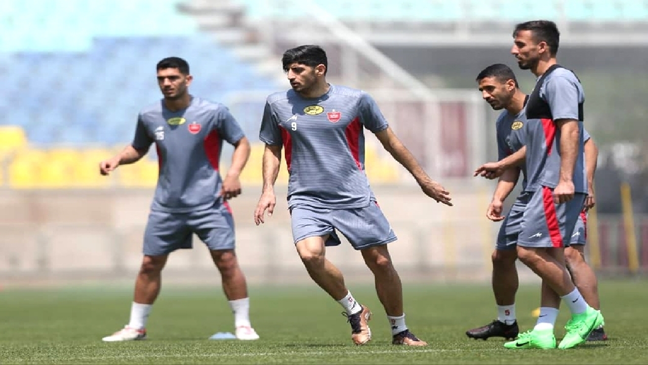 سرخپوشان بعد از تمرین راهی اراک شدند