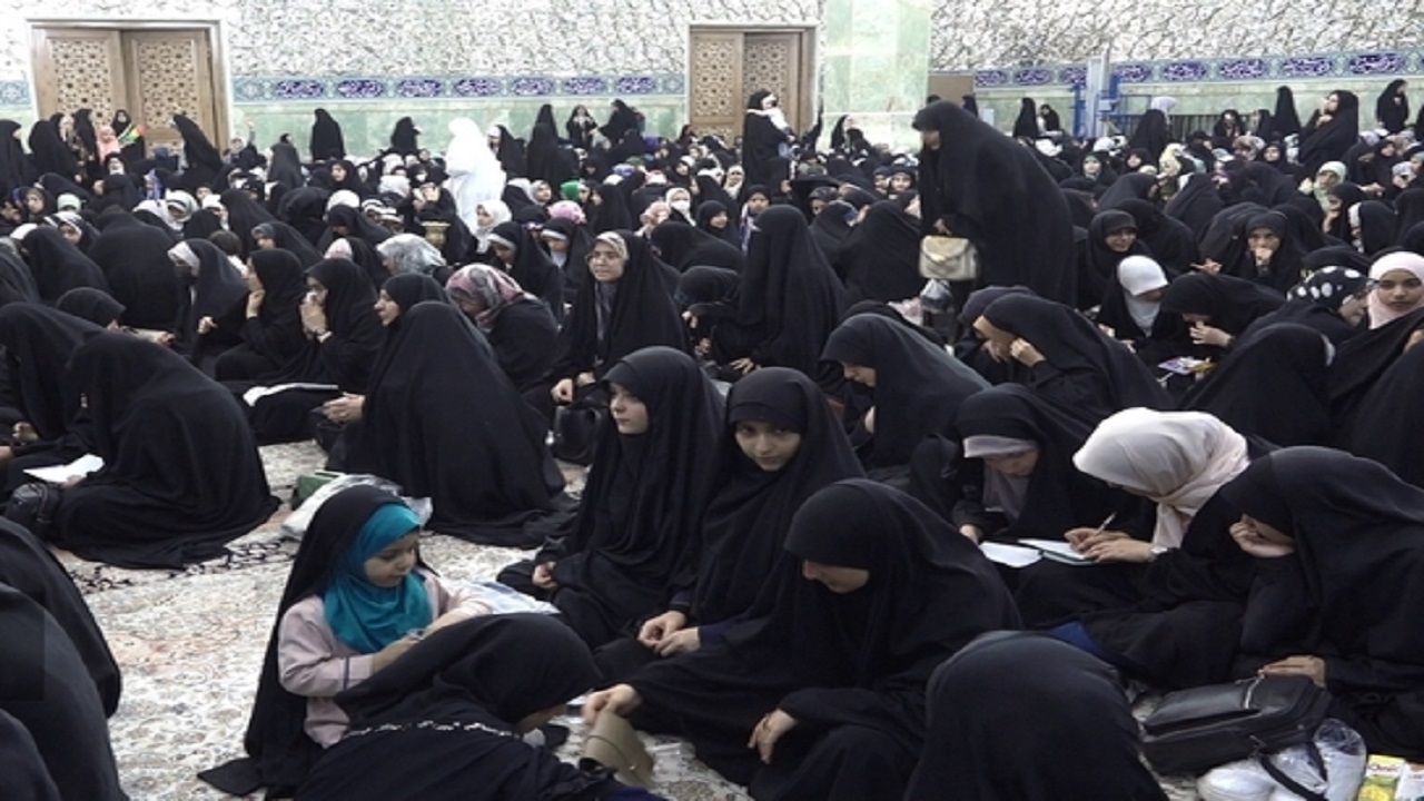 اجتماع دختران دانش آموز در حرم حضرت معصومه (س)