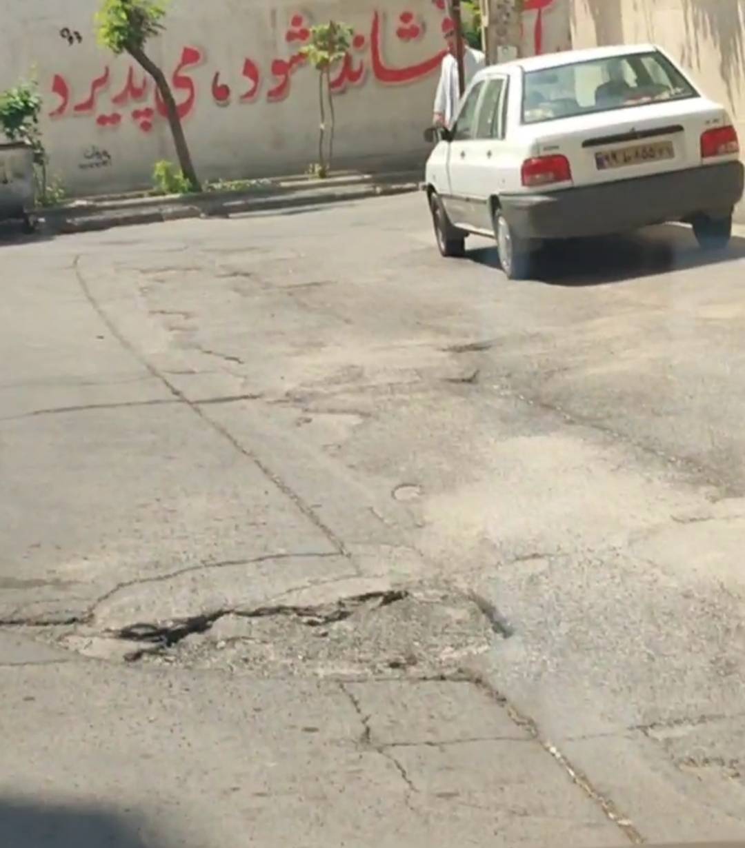 فرسودگی روکش آسفالت در معابر شهریار
