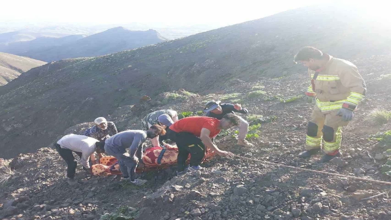 جان باختن یک نفر بر اثر سقوط به دره در اتوبان قزوین - تنکابن