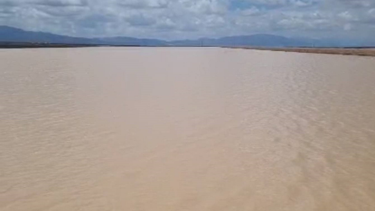 بارش باران سد خاکی روستای حصن آباد را پر آب کرد + فیلم