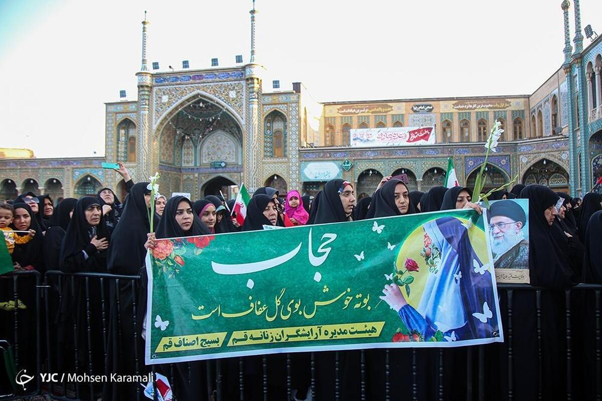 گل آرایی ضریح مطهر حضرت معصومه (س)