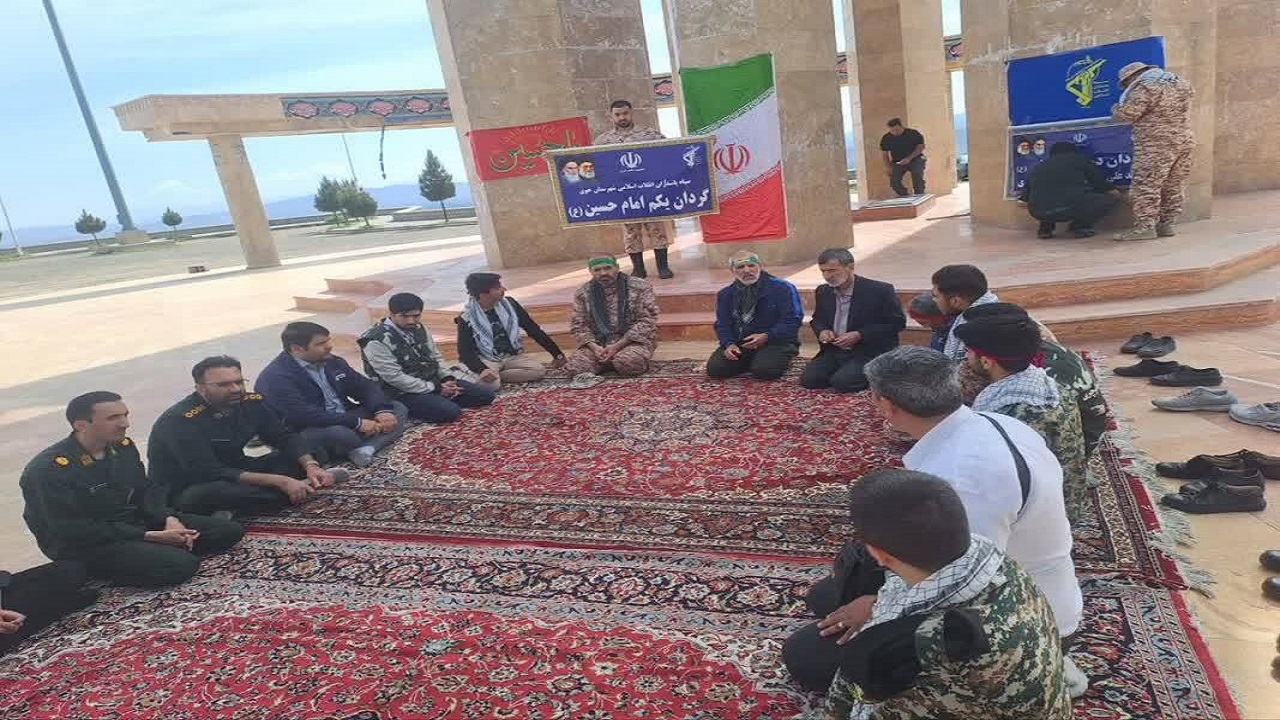 برگزاری نشست بصیرتی و جهاد تبیین در تپه شهدای گمنام خوی + تصاویر