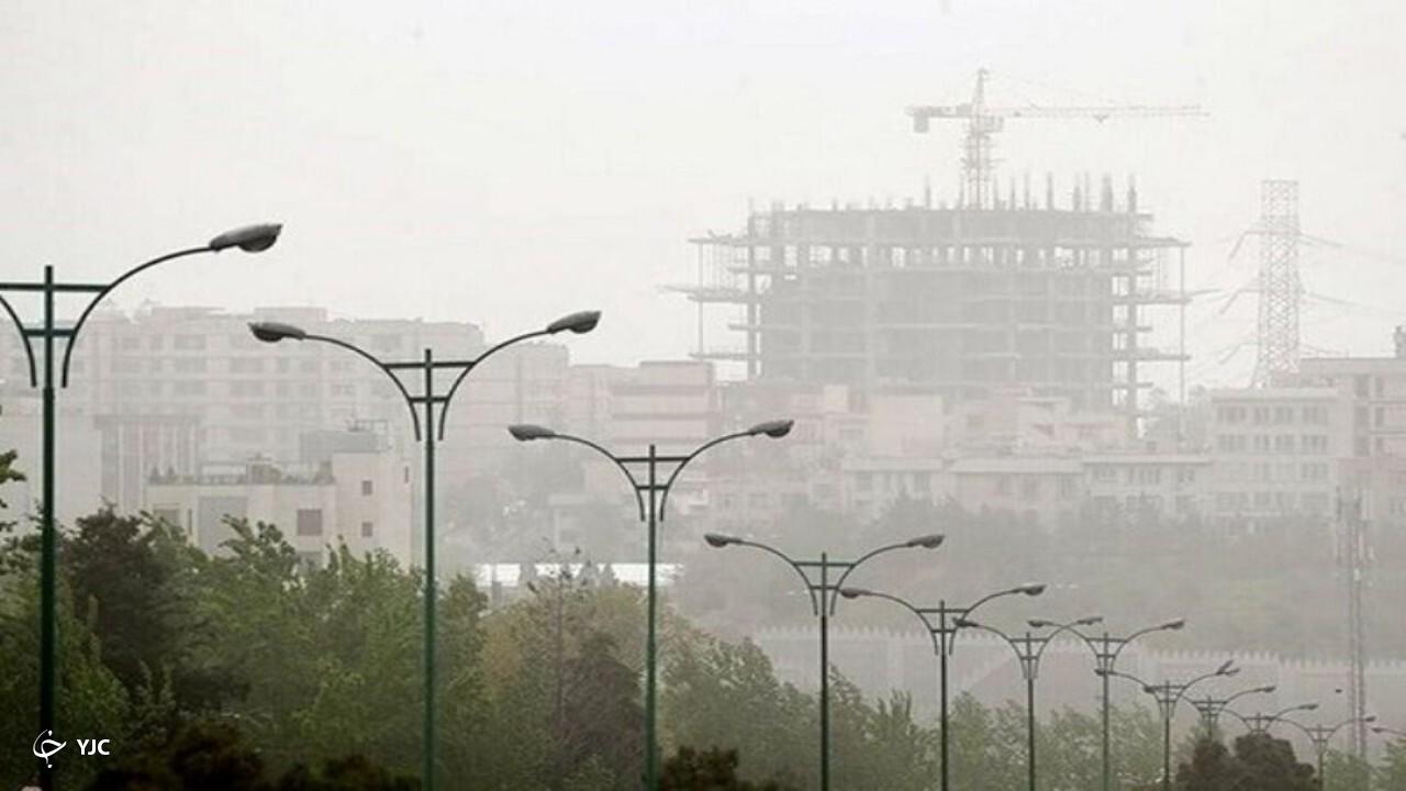 گردوغبار آسمان شهر‌های جنوب آذربایجان‌غربی را فرا گرفت