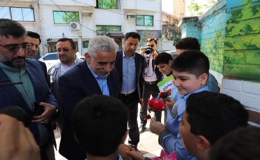اهدا کارت همیار پسماند به دانش آموزان لاهیجانی