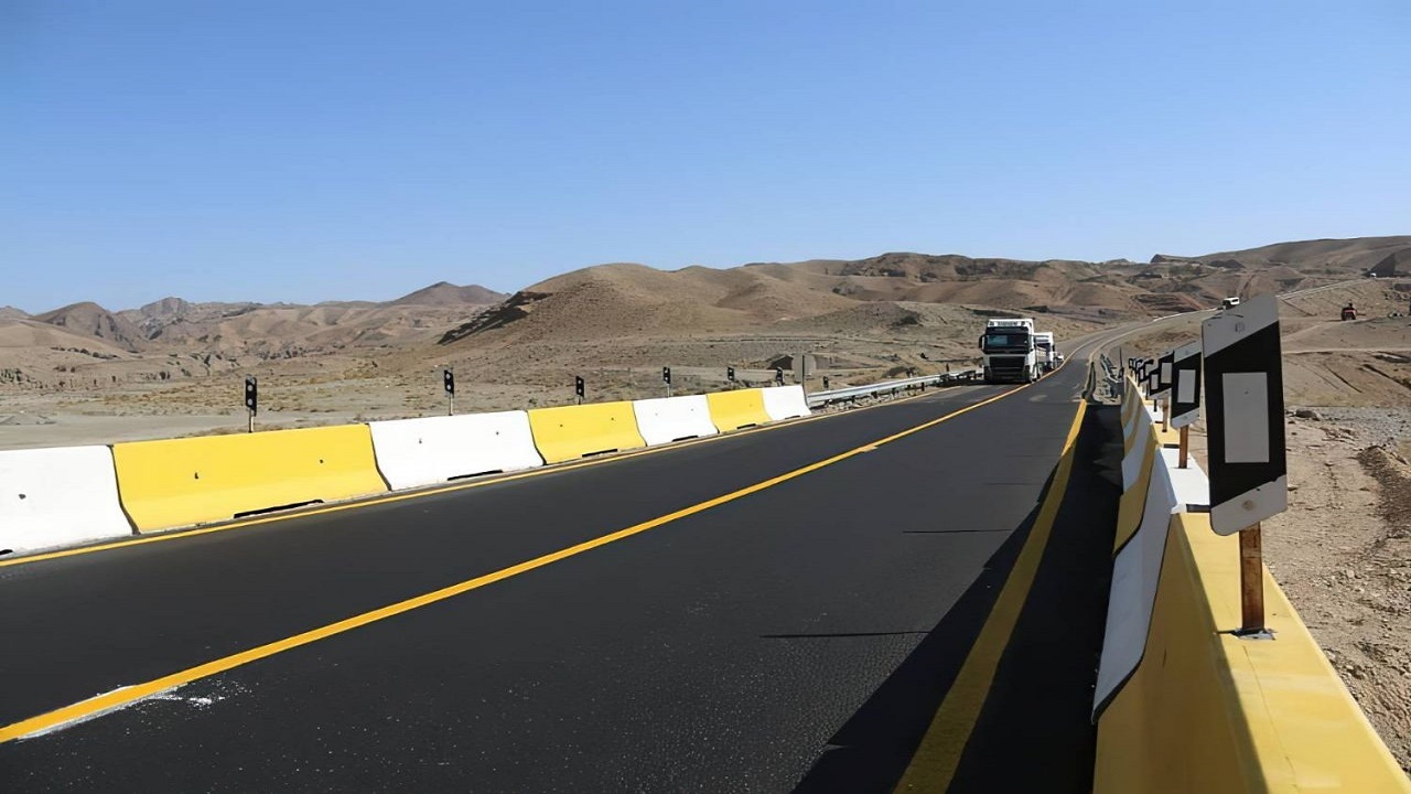 خط کشی ۳هزار و ۵۰۰ کیلومتر از محورهای مواصلاتی سیستان و بلوچستان