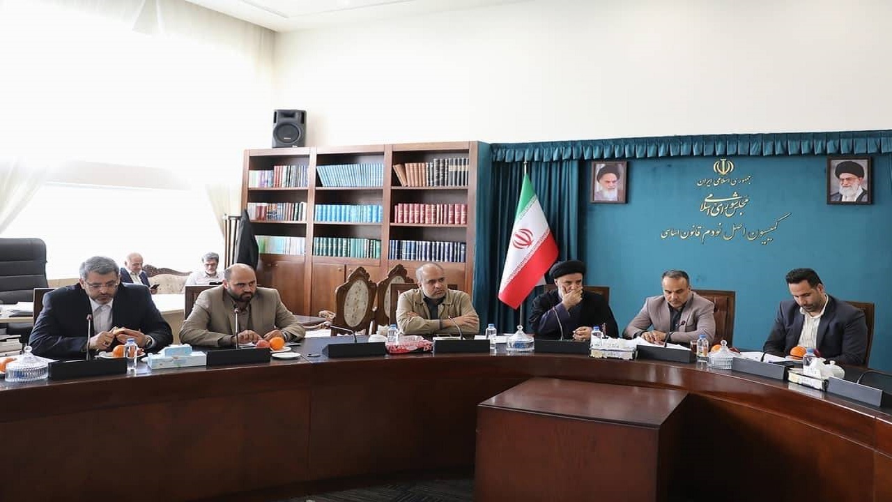 بررسی مشکل مجوز‌های مالکان زمین «تپه سیف جاجرود» در کمیسیون اصل نود