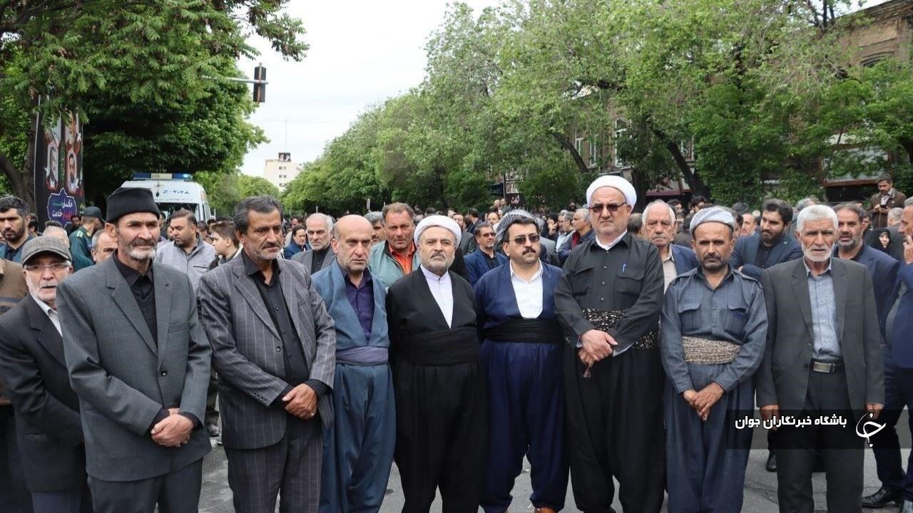 شرکت مهابادی‌ها در مراسم تشییع شهدای خدمت در تبریز