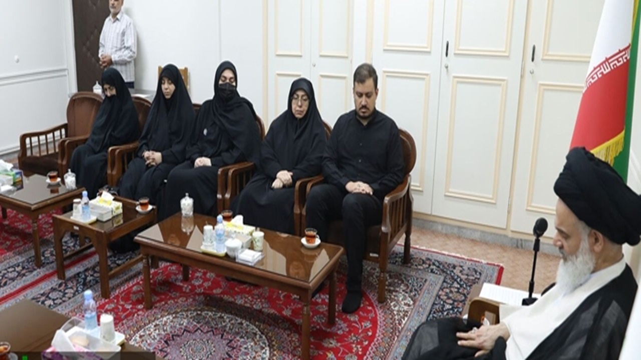 دیدار رئیس جامعه مدرسین حوزه علمیه قم با خانواده شهید حسین امیر عبداللهیان