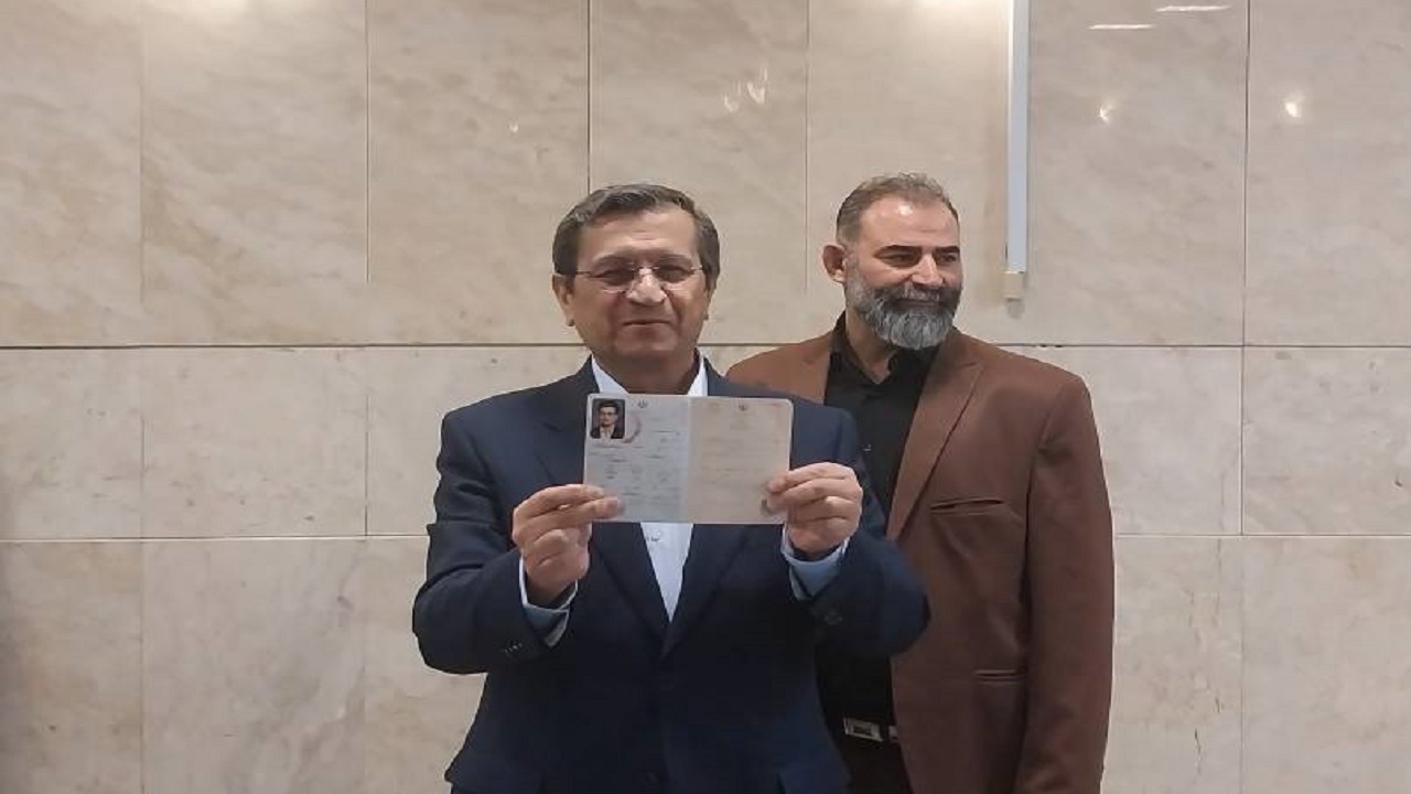 همتی داوطلب انتخابات ریاست‌جمهوری شد