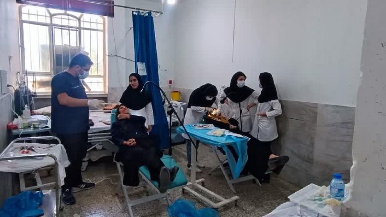 ارائه خدمات رایگان دندانپزشکی به روستاییان بخش چاهک