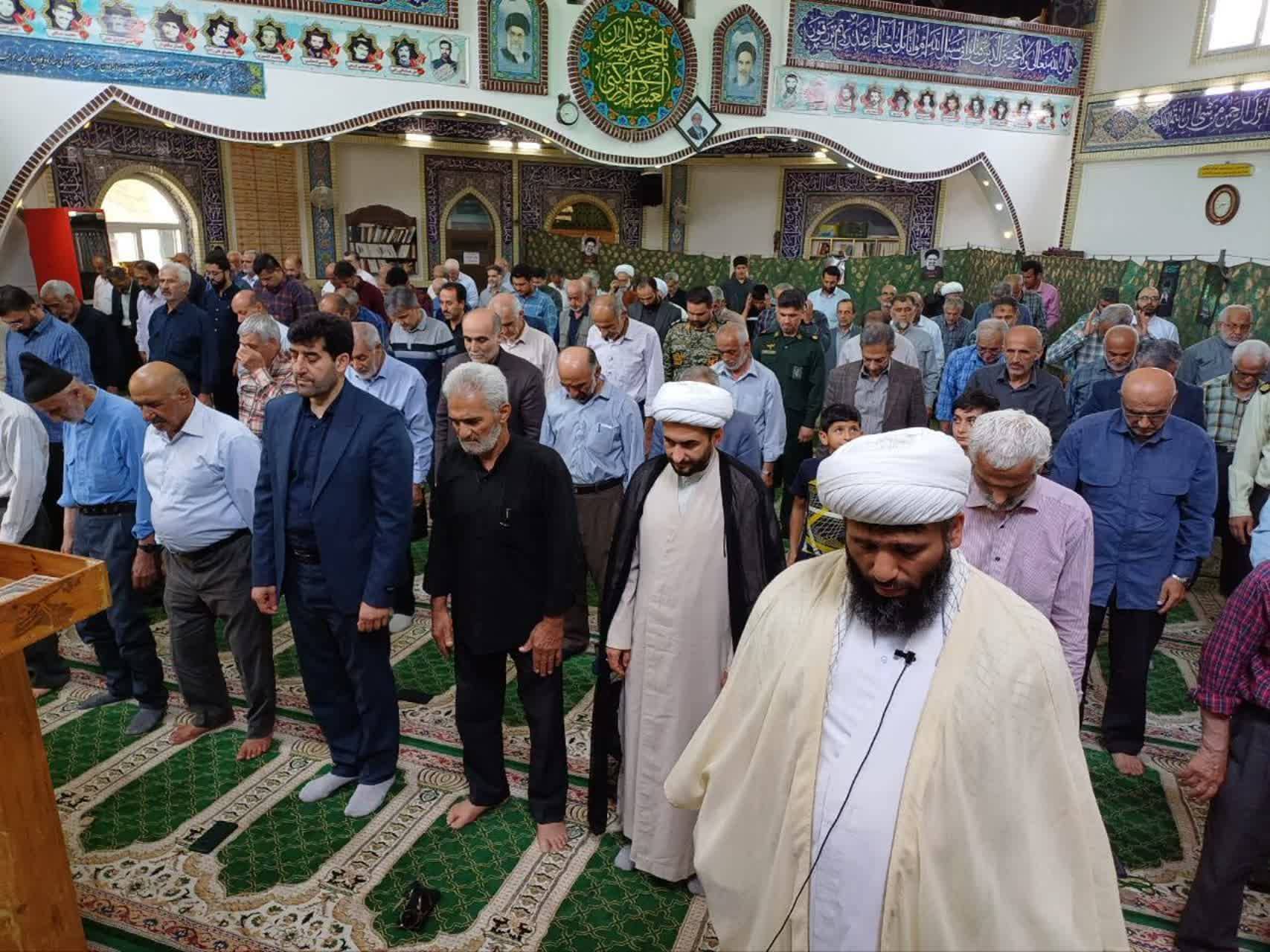 اقامه نماز جمعه در سیمرغ
