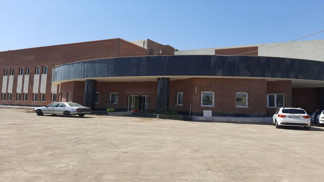 گلایه فرماندار خوسف از رها کردن بیمارستان تازه تأسیس شهر