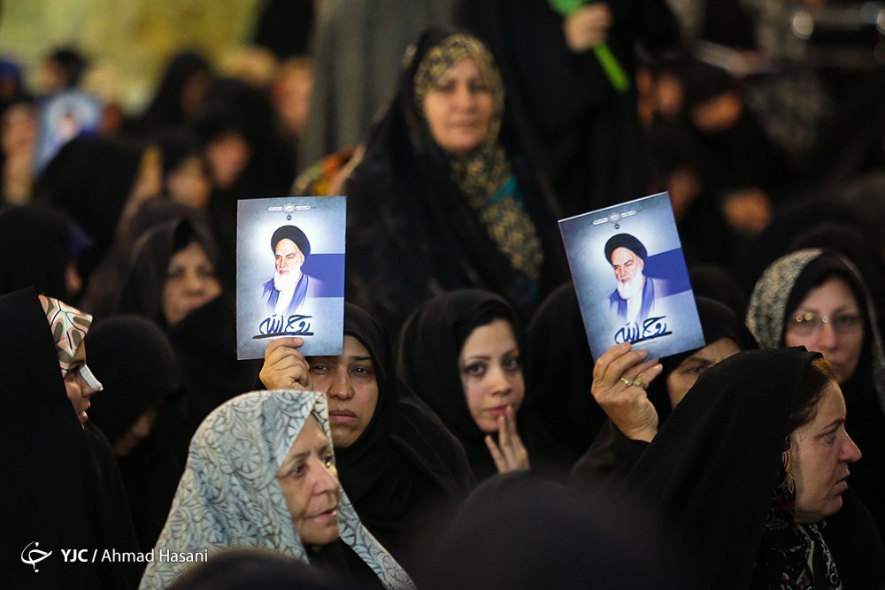 حضور بانوان در مراسم رحلت امام خمینی