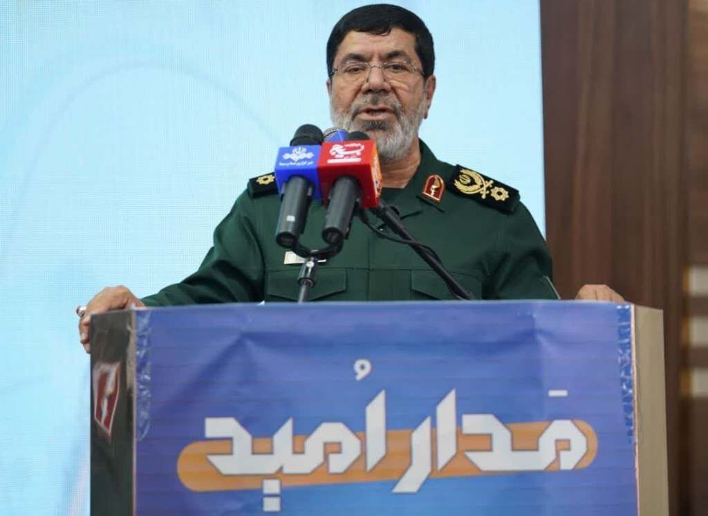 دشمن دنبال دو قطبی سازی است