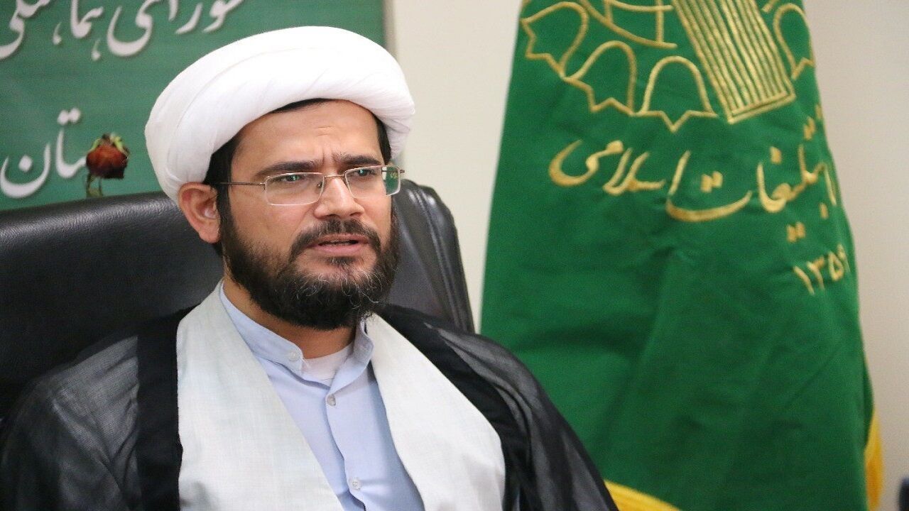 امام(ره) به حفظ ارزش‌های اخلاقی توامان باور داشت
