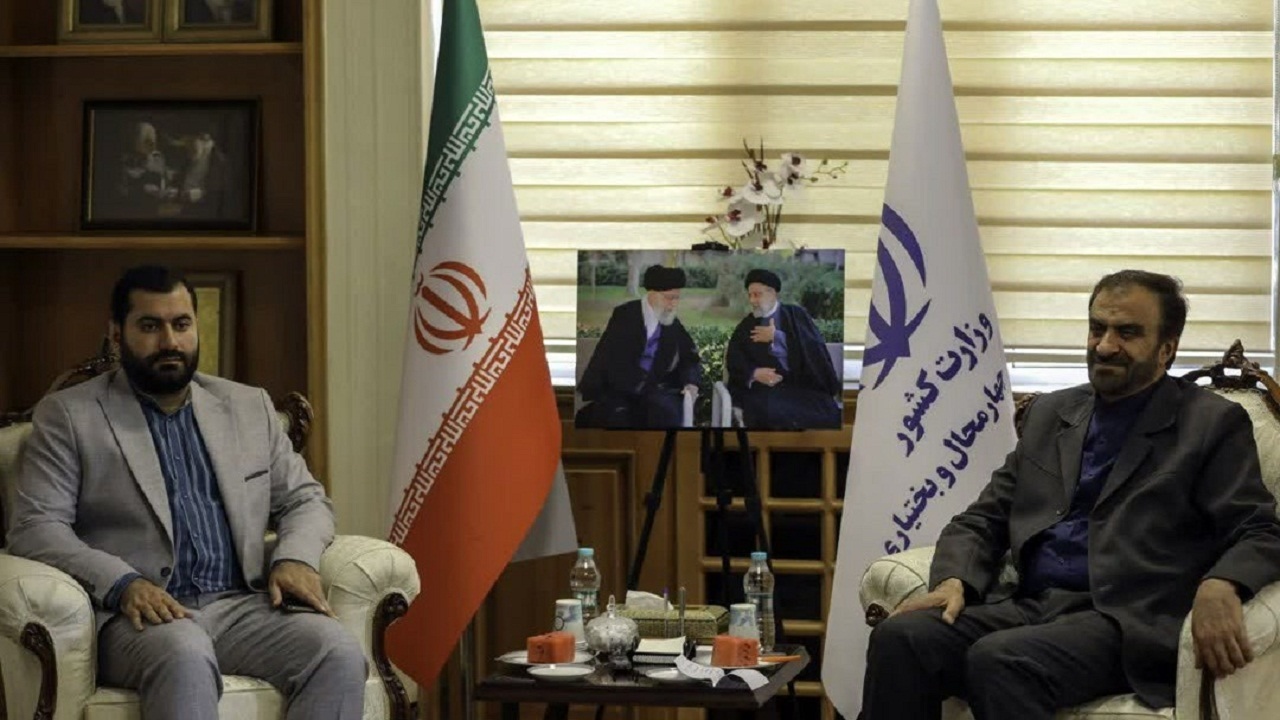 گلزار شهدا باید به مراکز فرهنگی تبدیل شوند