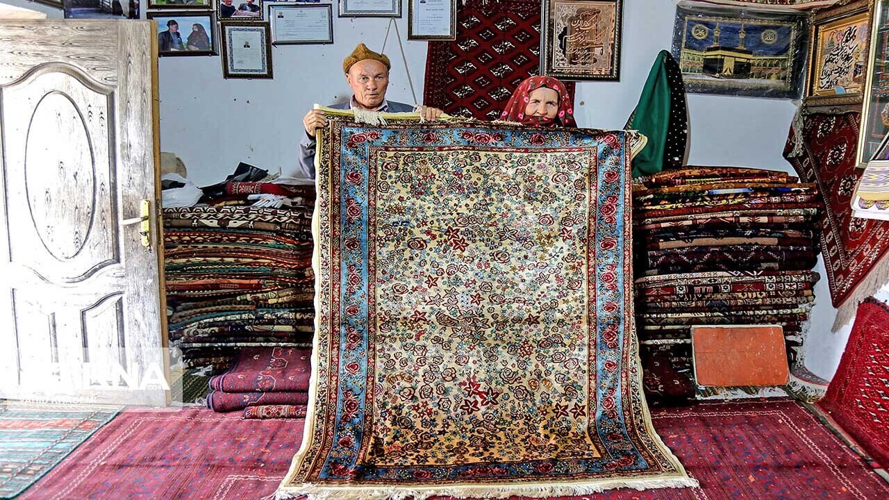 فرش دوروی دویدوخ؛ تجلی چیره دستی زنان ترکمن رازو جرگلان
