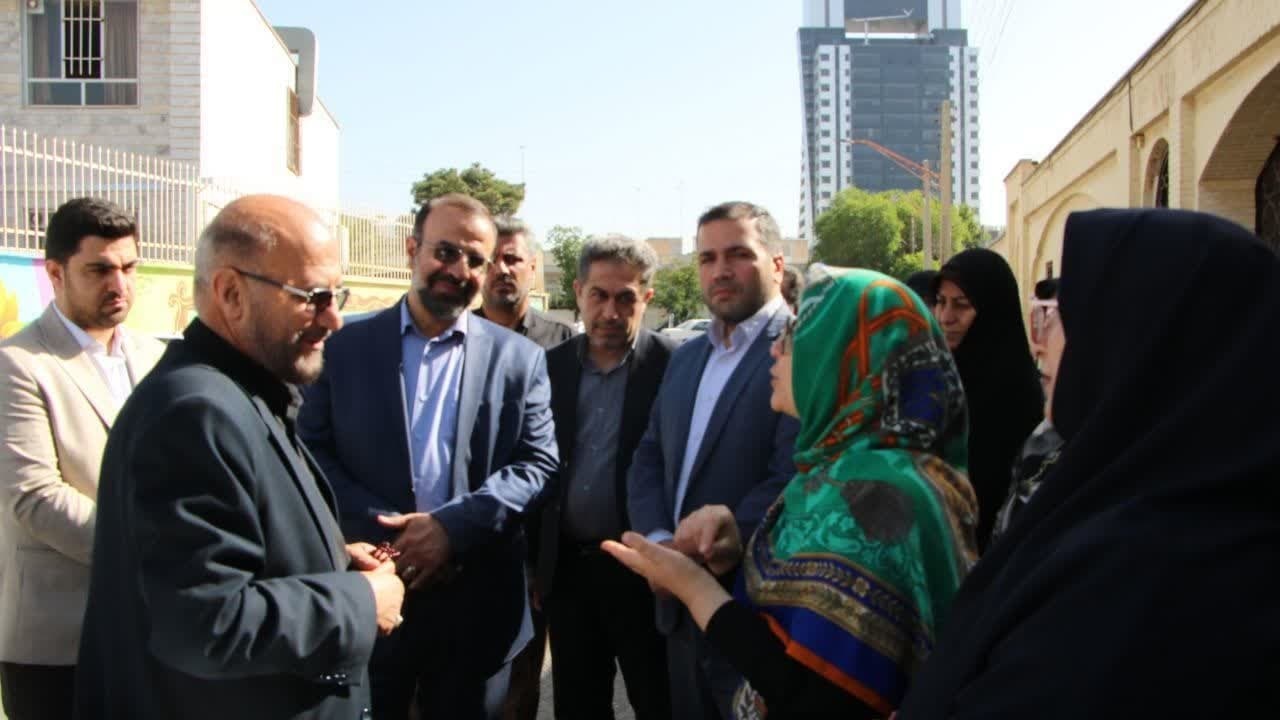 بازدید معاون استاندار از روند برگزاری امتحانات نهایی در قزوین