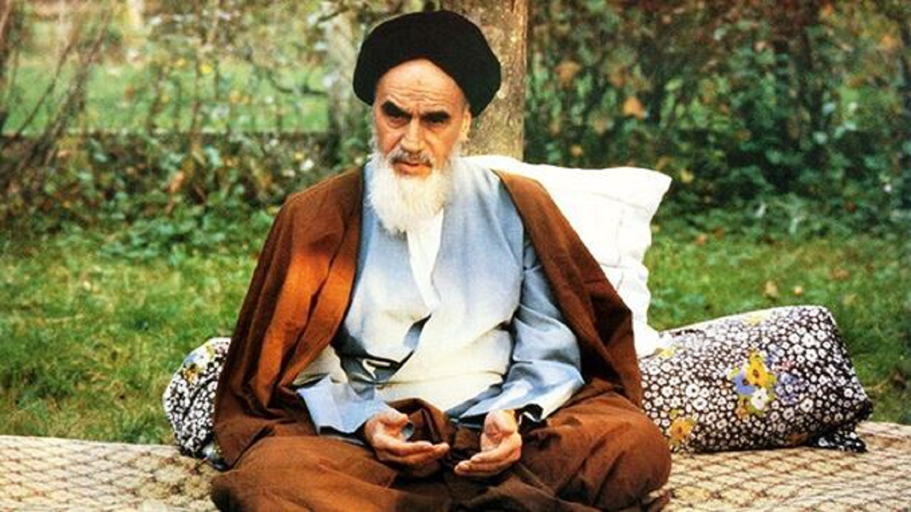 آثار نمایشی و نوا‌هایی که به زندگی امام خمینی (ره) پرداخته‌اند