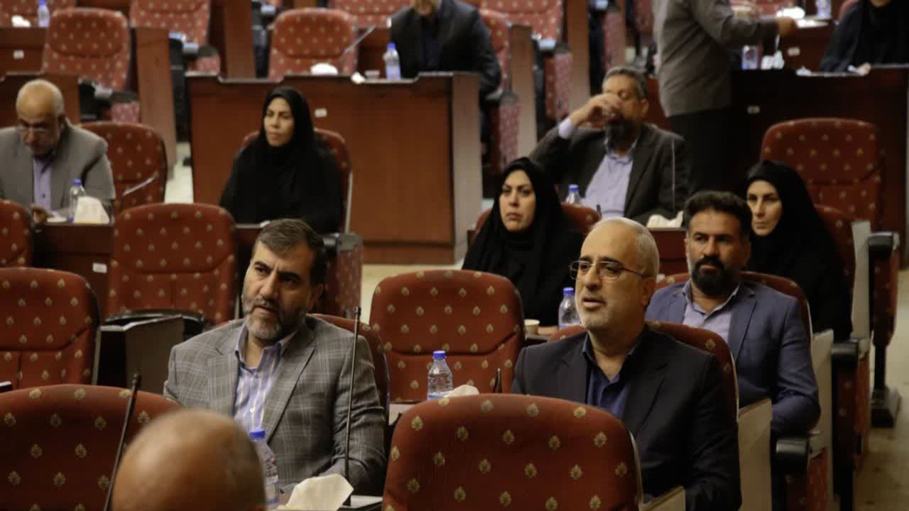 شهیدان سلیمانی و رئیسی پرچمدار مکتب امام راحل بودند