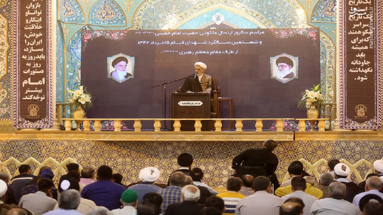 بزرگداشت امام راحل از سوی رهبر انقلاب در قم