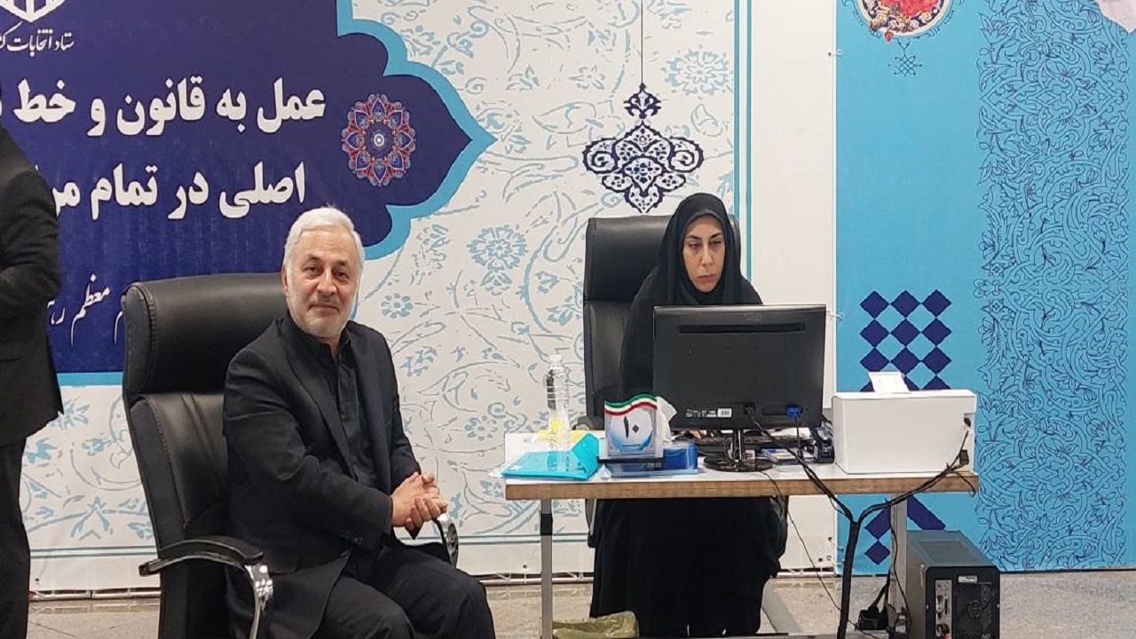 وحید جلال زاده در انتخابات ثبت نام کرد