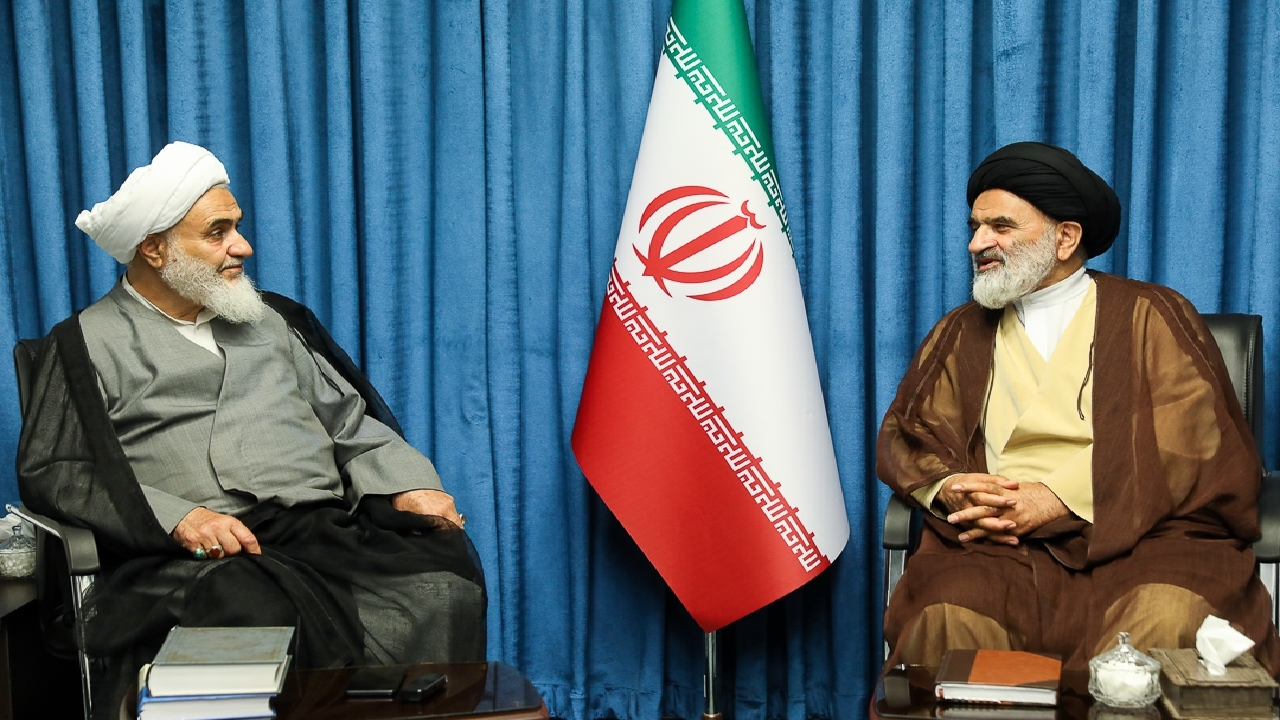 دیدار نماینده ادوار مجلس شورای اسلامی با امام جمعه قزوین