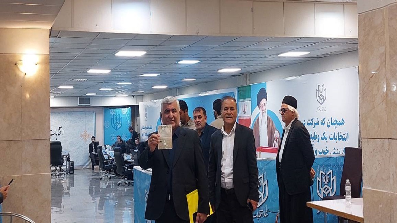 علیرضا ورناصری در انتخابات ثبت نام کرد