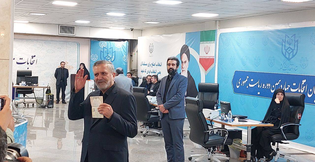 صولت‌مرتضوی ثبت‌نام کرد