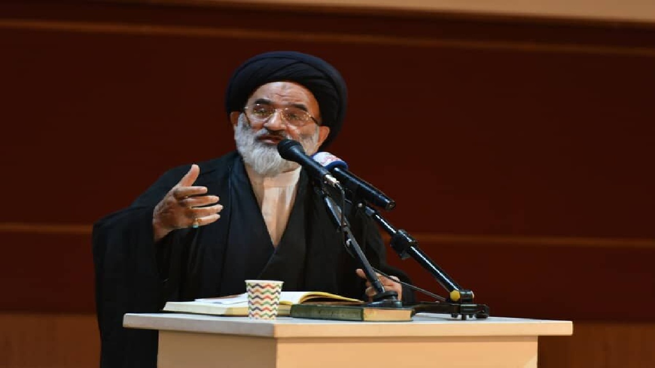مقام معظم رهبری نقش مهمی در استحکام انقلاب دارند