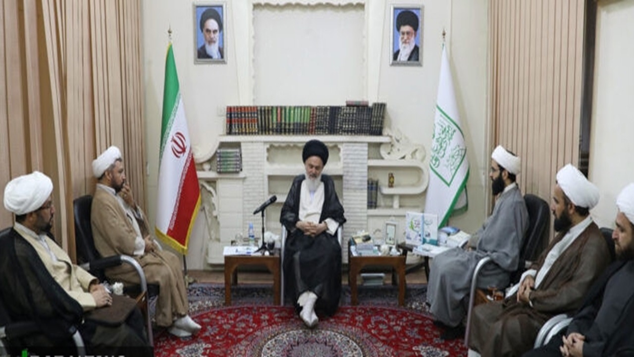 انتقاد رئیس جامعه مدرسین از تخریب دستاورد‌های حوزه علمیه در فضای مجازی