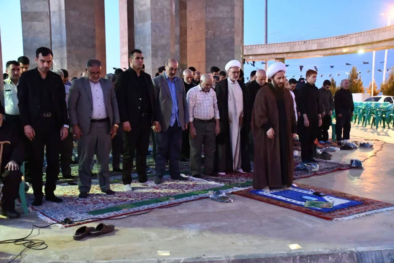 اقامه نماز در سالروزرحلت امام خمینی (ره) و سالگرد ارتحال امام خمینی(ره) و قیام 15 خرداد