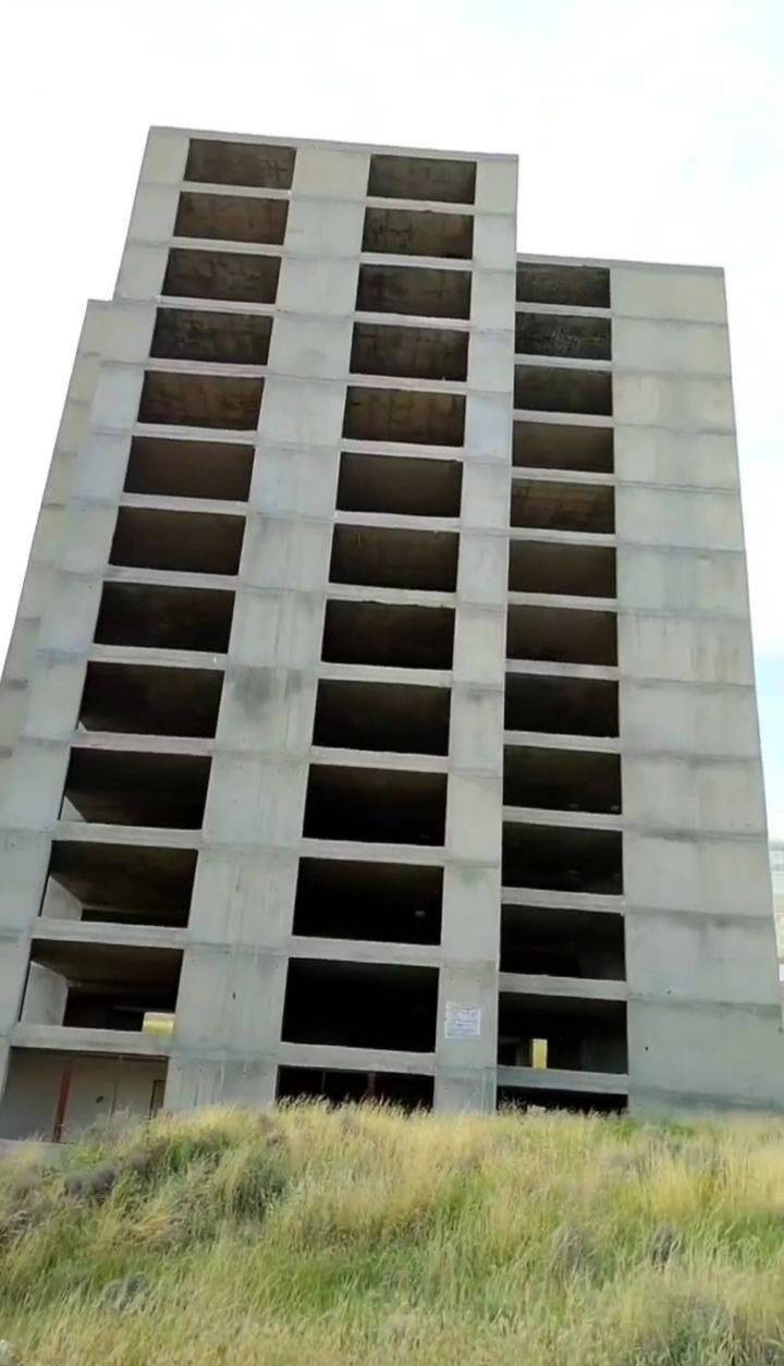 ساختمان نیمه کاره در پردیس کرمانشاه