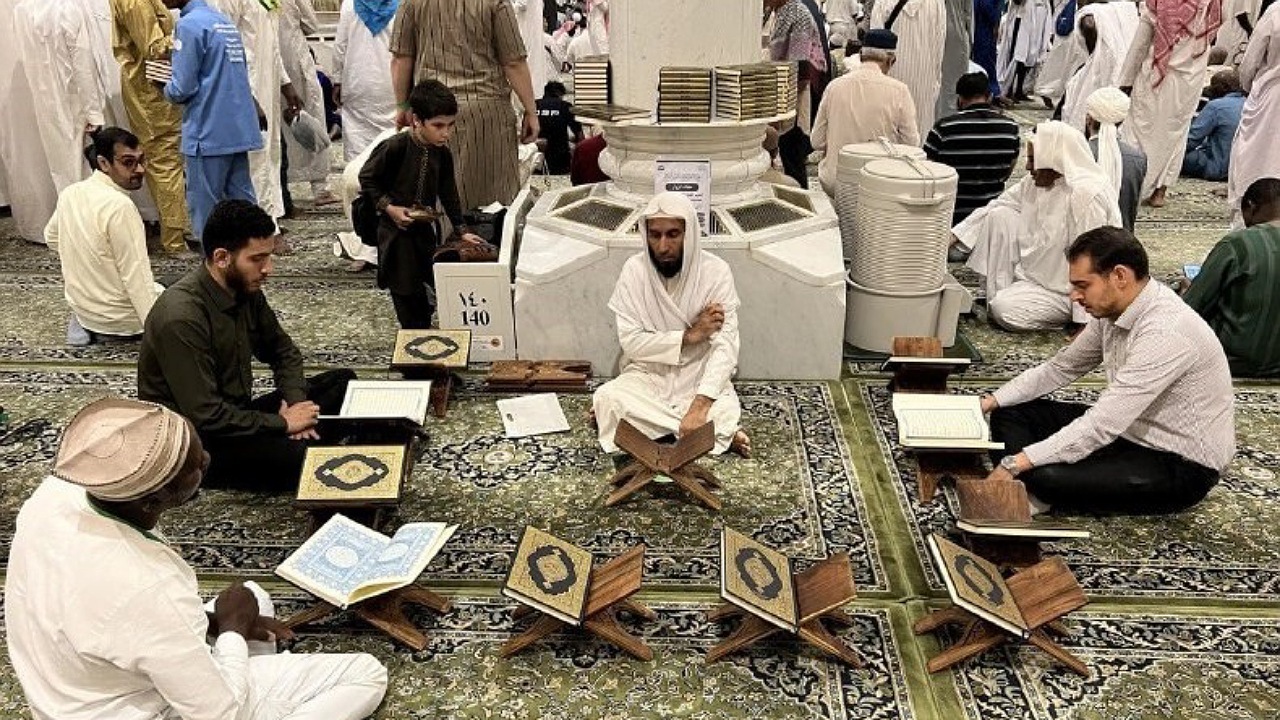 تلاوت و تفسیر قرآن در مسجدالنبی (ص)