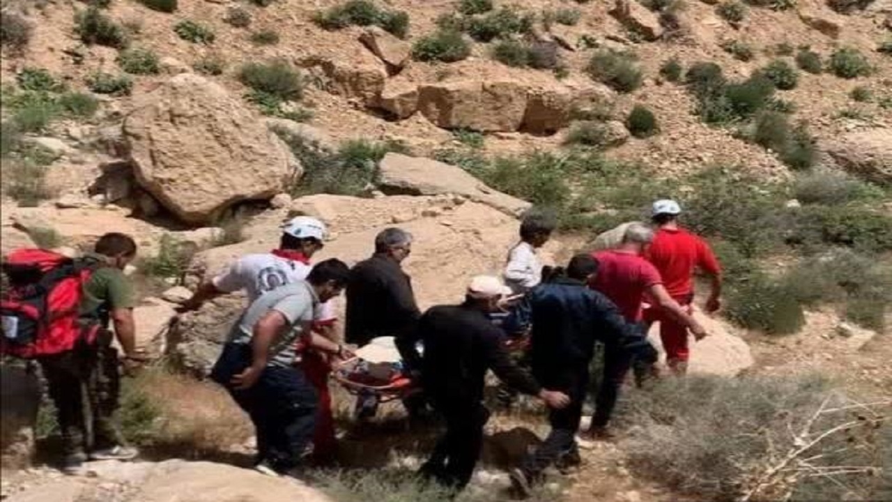 نجات خانم ۲۲ ساله گرفتار شده در ارتفاعات خراسان شمالی