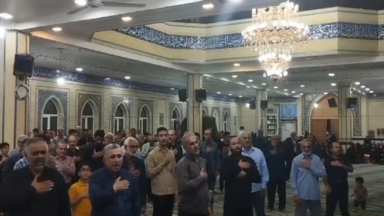 مراسم سینه زنی مردم بخش گتاب به مناسبت سالگرد رحلت امام خمینی (ره) و قیام ۱۵ خرداد + فیلم