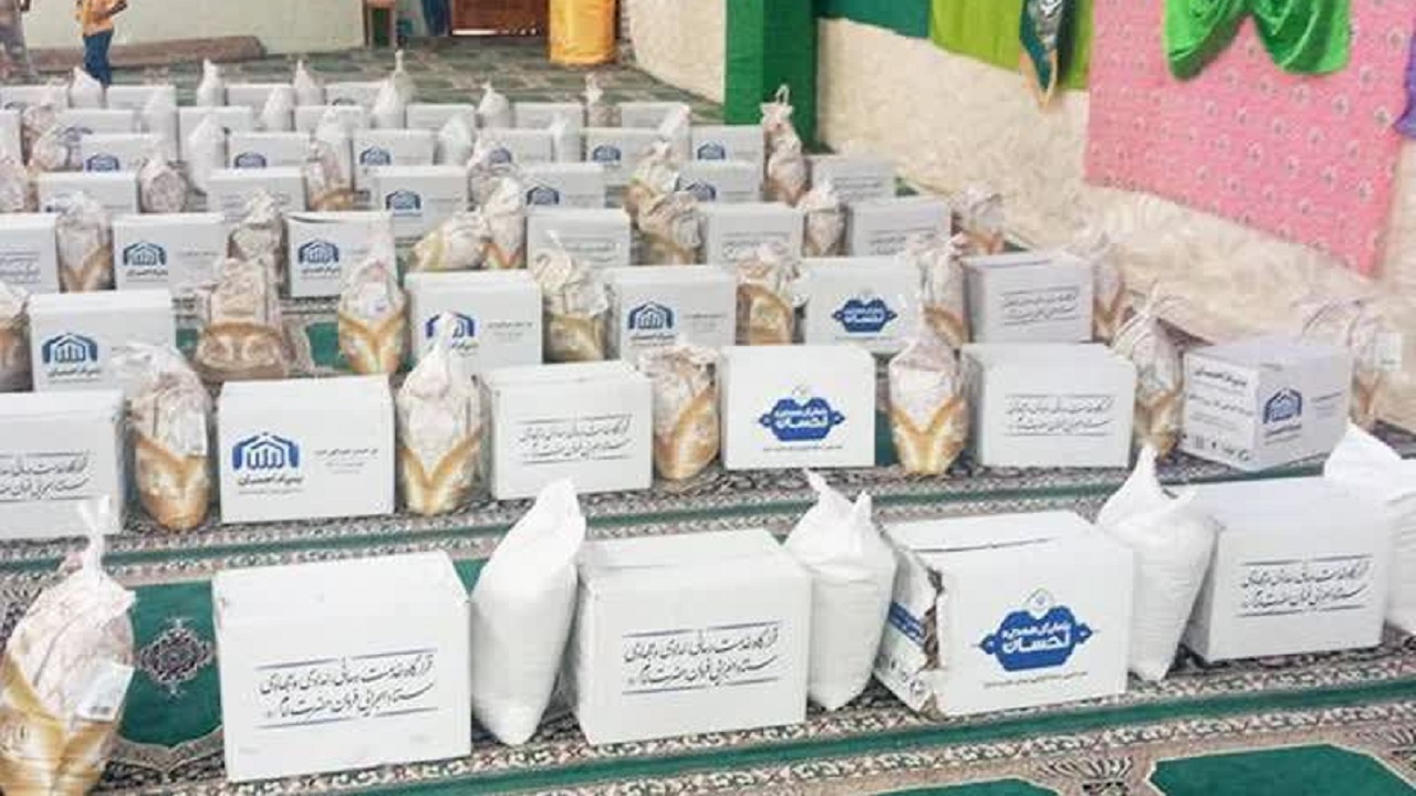 توزیع بیش از ٩٠٠ بسته معیشتی بین مددجویان بندرعباسی