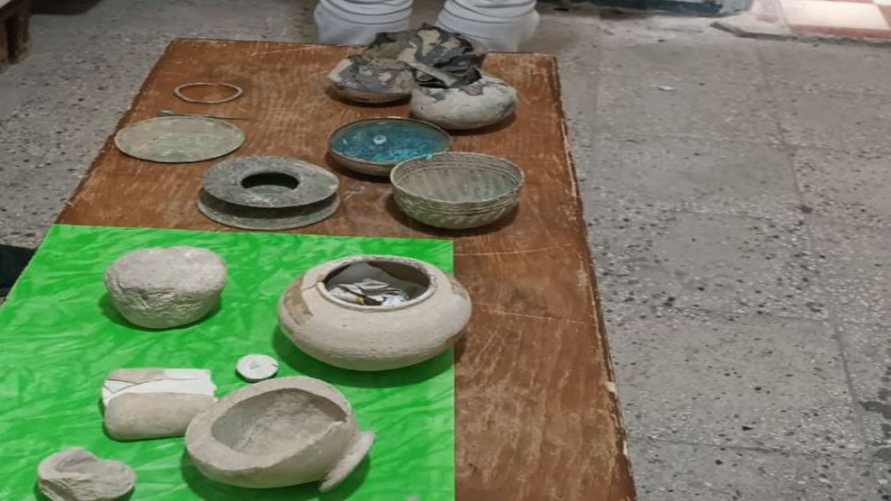 کشف اشیای تاریخی دوران اشکانی و ساسانی در مرودشت