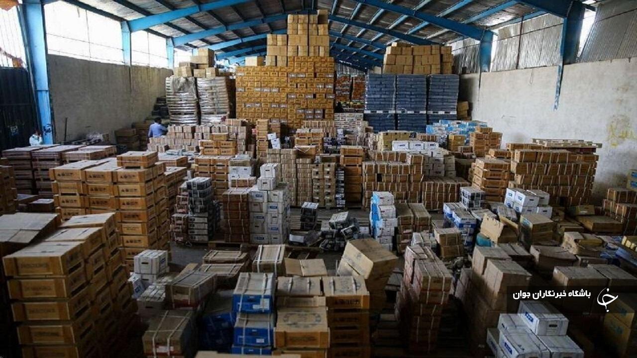 انبار ۳۰۰ میلیارد ریالی قاچاق قطعات خودرو در مهاباد کشف شد