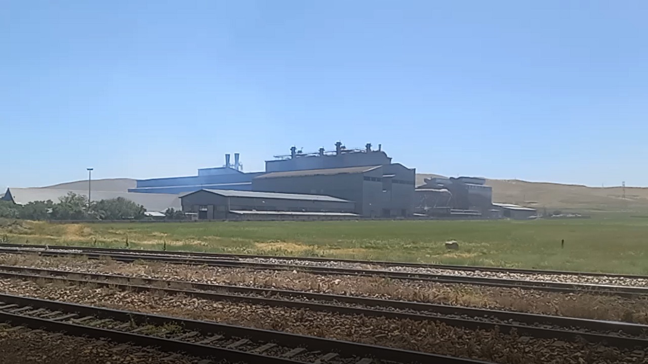 رنجش شهروندان ازنا از آلودگی محیط به لطف کارخانه فروآلیاژ