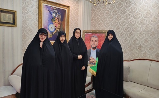 حضور سفیران کریمه در منزل شهید امیرعبداللهیان