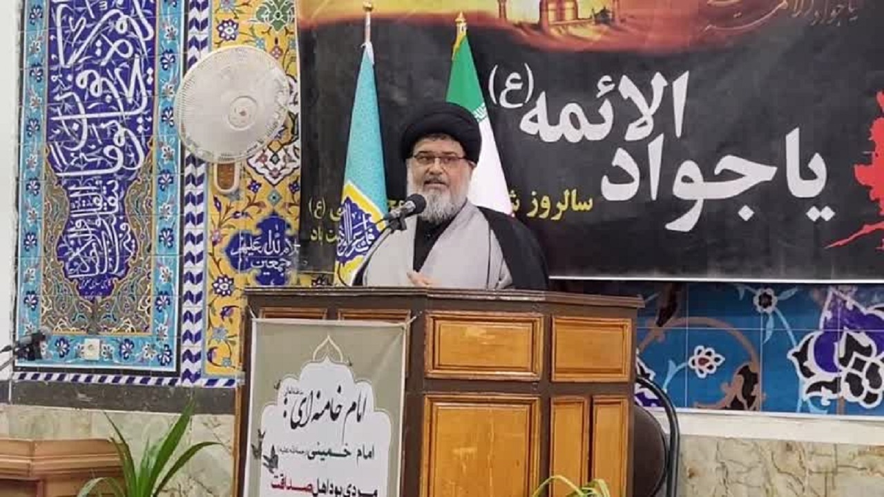 مردم فردی را انتخاب کنند که دغدغه خدمت داشته باشد