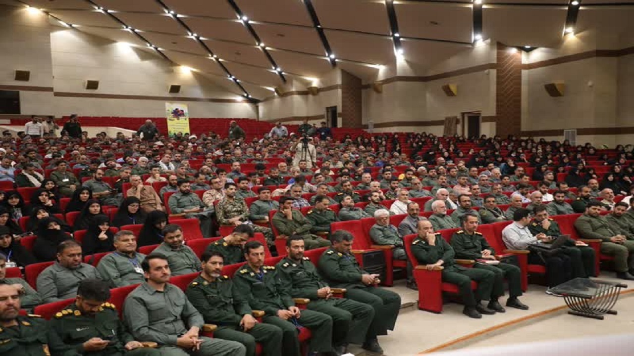 تأکید بر نقش حیاتی فرماندهان بسیج در ارتباط با بدنه جامعه و تحقق تمدن اسلامی