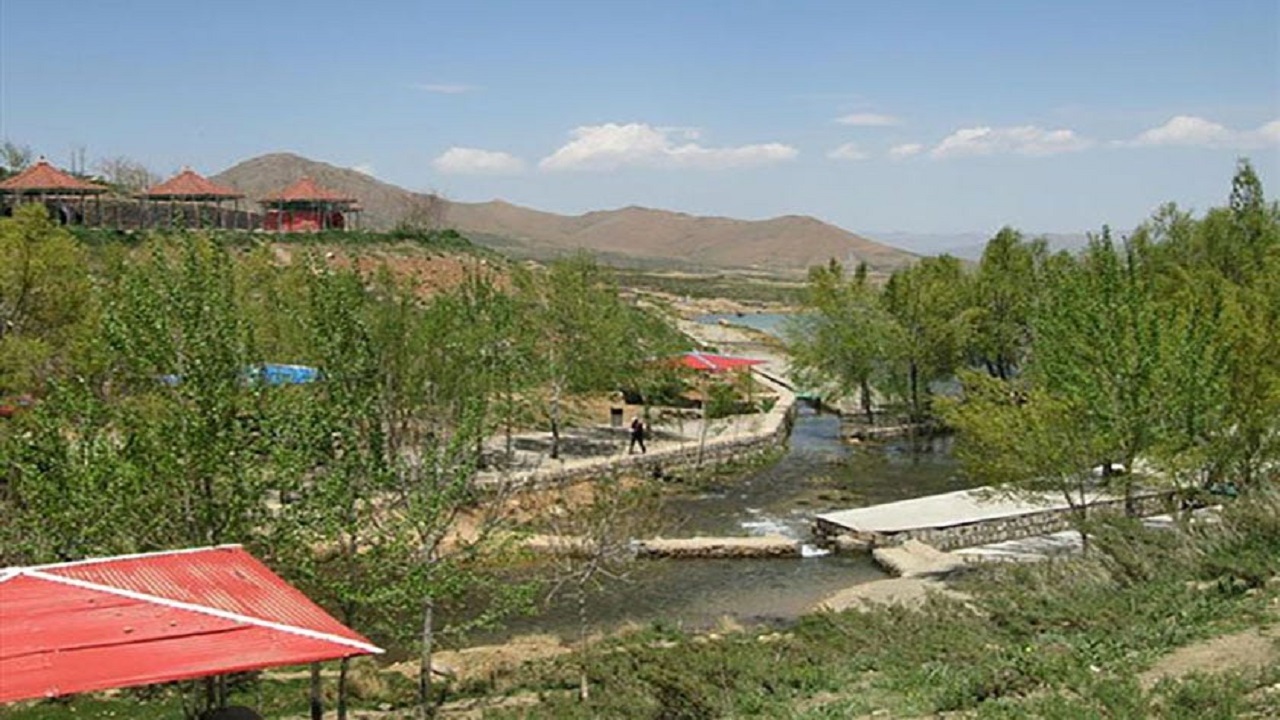 نگاهی به طبیعت روستای آغچه در واپسین روز‌های فصل بهار + فیلم