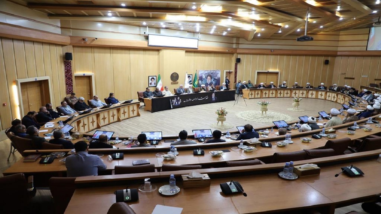 مسئولان مانند رئیس جمهور شهید مردمی باشند