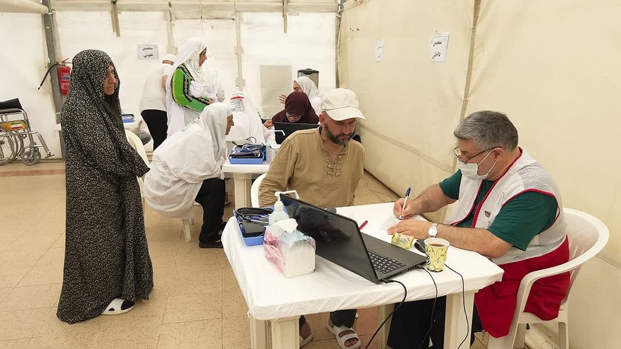 بازدید مسئولان حج و زیارت از مرکز پزشکی جمعیت هلال احمر در مدینه