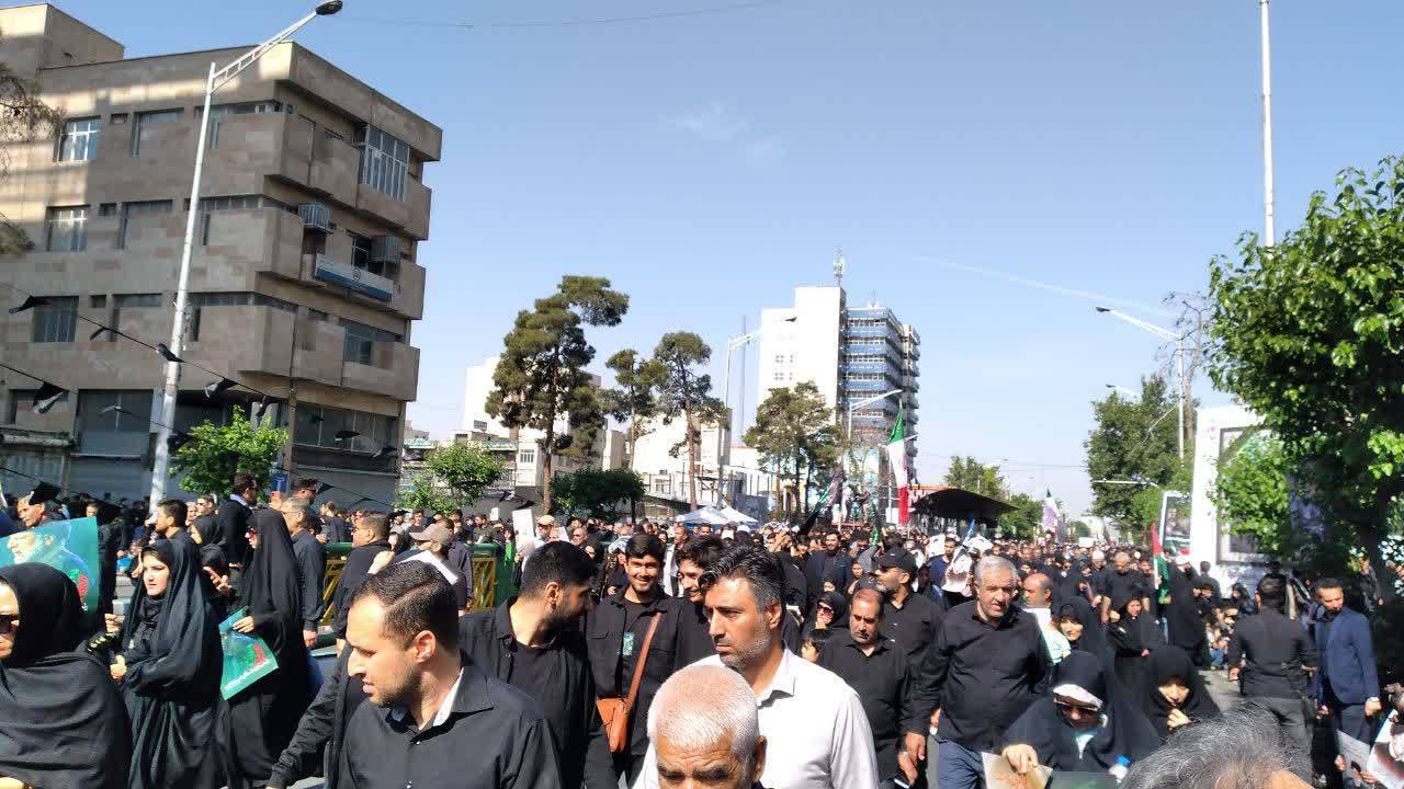 قابی خاطره انگیز از حضور تهرانی&zwnj;ها در مراسم وداع با رئیس جمهور شهید و همراهان