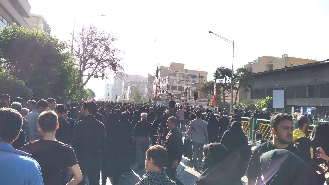 قابی خاطره انگیز از حضور تهرانی&zwnj;ها در مراسم وداع با رئیس جمهور شهید و همراهان
